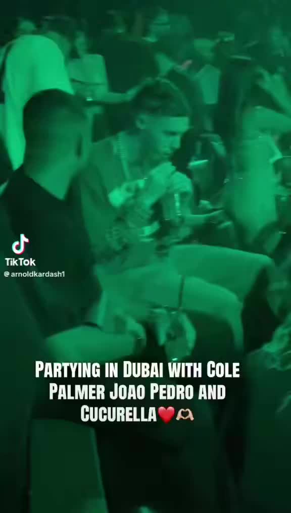 [球场热评视频]实拍：帕尔❕默、佩德罗和库库雷利亚在迪拜一家