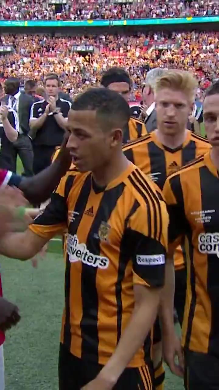 【最新实况影像】气场很足！当年代表赫尔城参加足总⭐杯决赛的罗