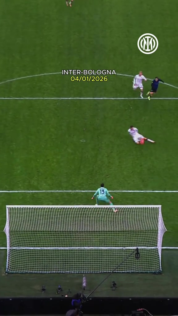 本赛季异军突起！国米官推晒泽林斯基精彩远射合辑