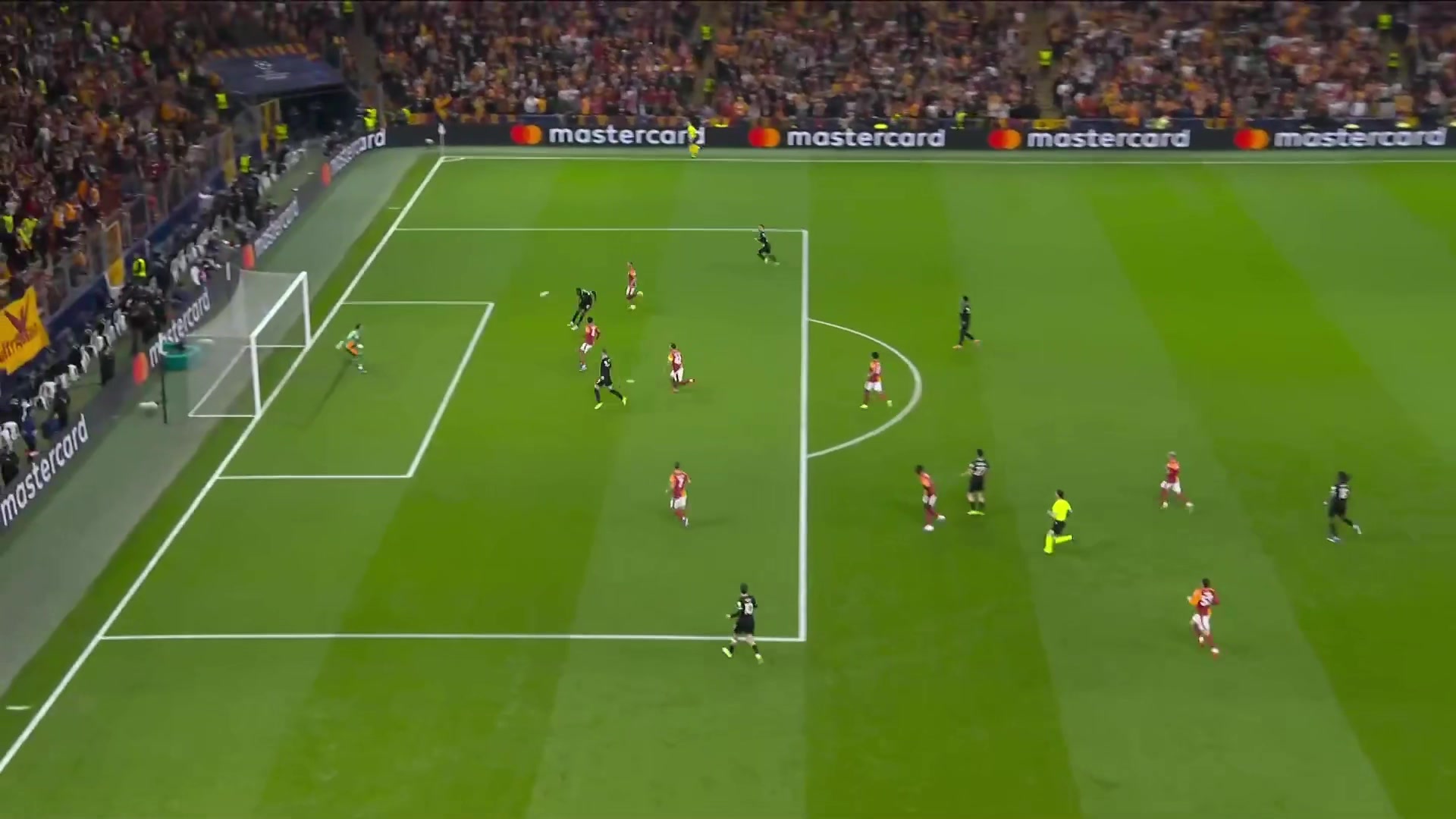 尤文闪电扳平！卡卢卢头球被扑，库普梅纳斯补射破门