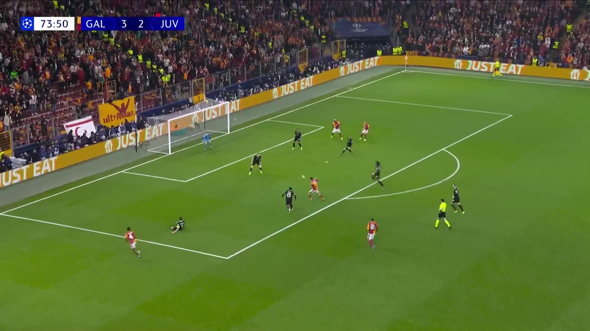 不想踢了？尤文禁区失误送礼，奥斯梅恩助攻诺阿·朗双响