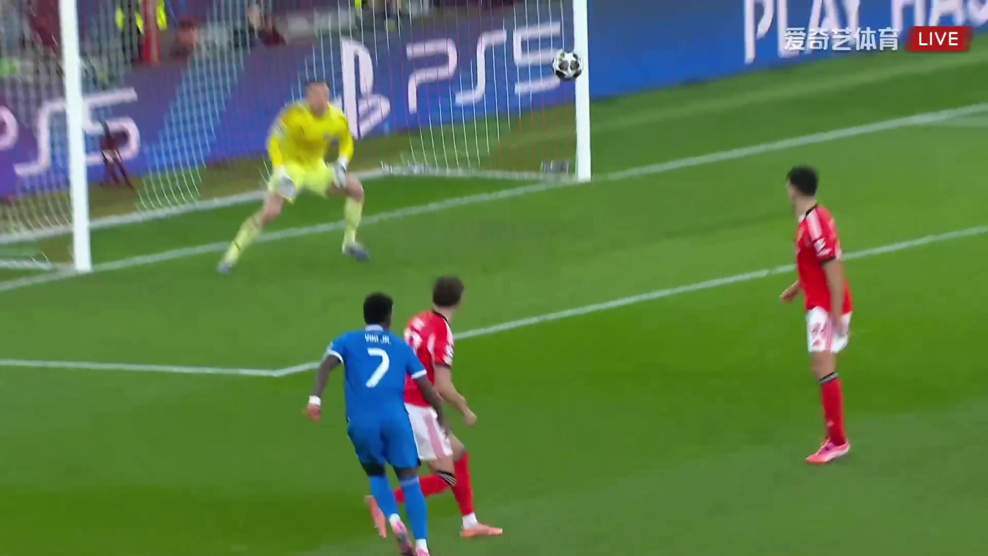 这球漂亮！姆巴佩分球，维尼修斯兜射世界波破门！