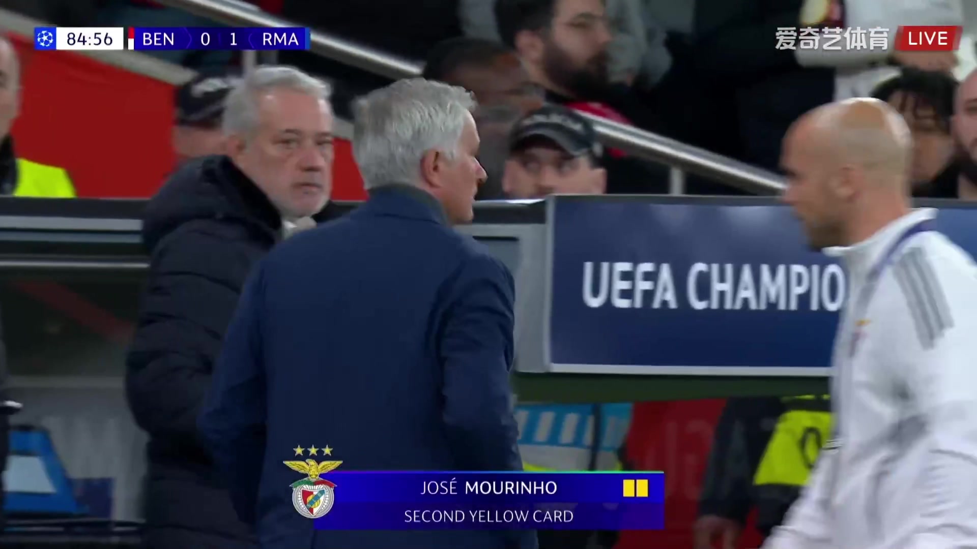 情绪激动！穆里尼奥不满判罚怒斥裁判，连吃两黄被罚上看台