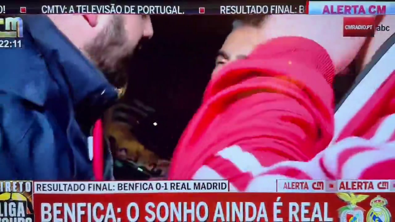 【今日视频】本菲卡球迷切断了电视转播，记者们不得不仓皇逃命以