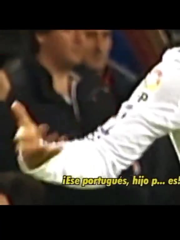 【经典瞬间】当年C罗面对漫⬇️天嘘声时继续拱火，随后用进球回