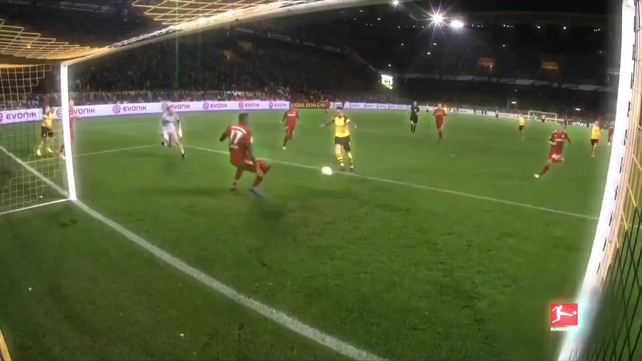 【精彩剪辑】现代出球后卫的典范！属于博阿滕的精彩时刻！