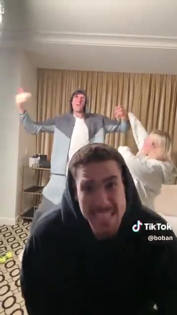 [赛事回顾]老队友关系紧密！独⬇️行侠鲍威尔与小巨人博➡️班合拍抖音~