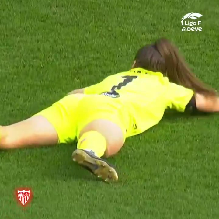 【你怎么看？】抽了一包烟想不明白！西女甲这球是如何能进的？