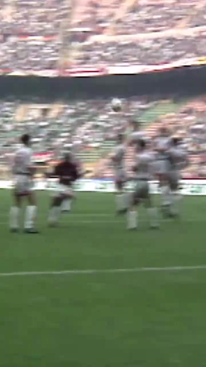 [值得一看]真正的球场艺术家！AC米兰官方发布视频为巴乔庆生