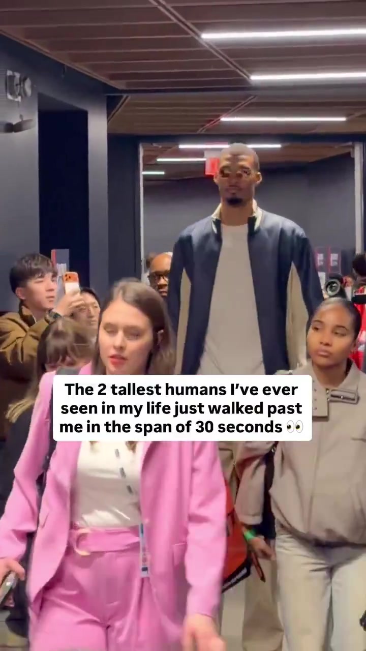 [值得一看]文班亚马和法尔这两位巨人，在人群中简直太显眼了