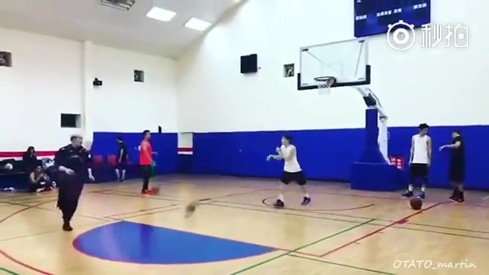 [精彩剪辑]潘玮柏和朋友单挑珍贵影像，这技术能打爆多少吧友？