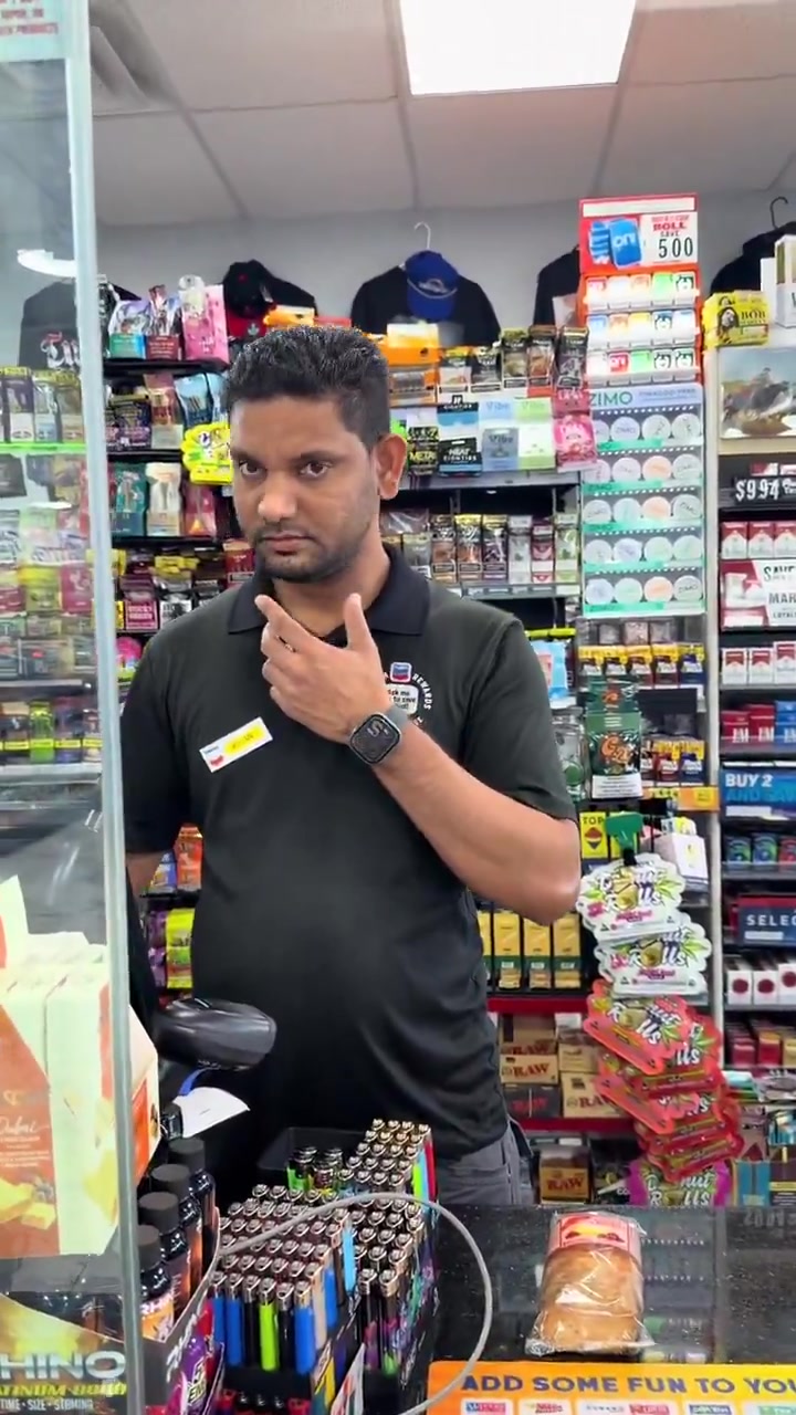 [集锦]吧友觉得像不？网友偶遇收银员酷似马刺名宿邓肯！