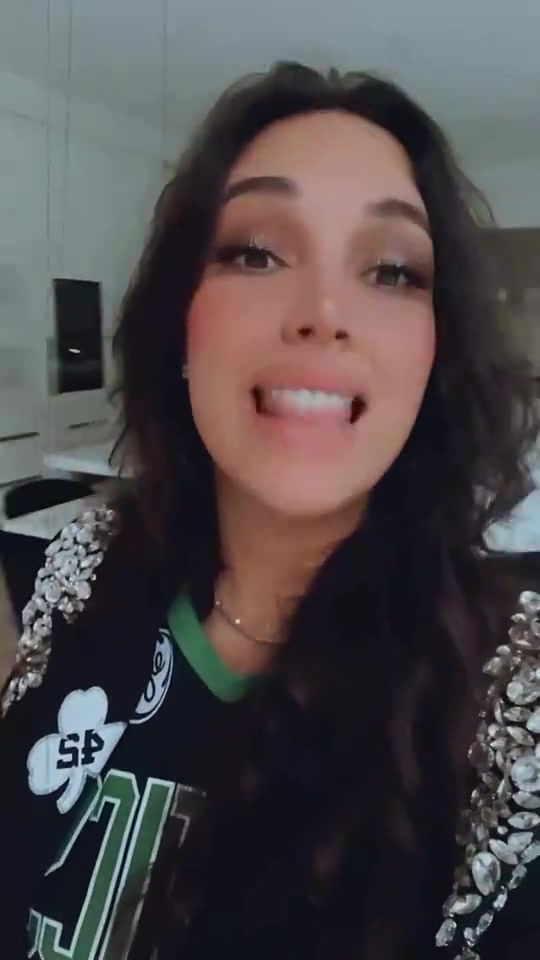 【精选观赛视频】霍福德名模娇妻如此美貌，怎么讲话的嗓音✌️这