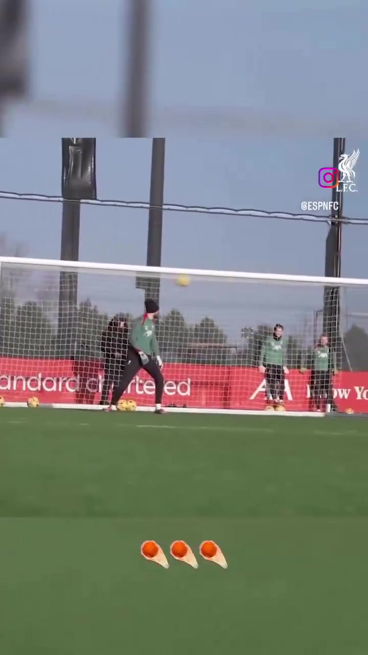 【视频】回顾索博斯洛伊此前训练的精彩进球，他却像什么都没发生一样~