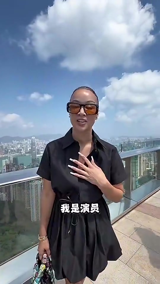 【太阳】老baby！杰伦·格林的40岁女友此前开通小红书：我爱中国