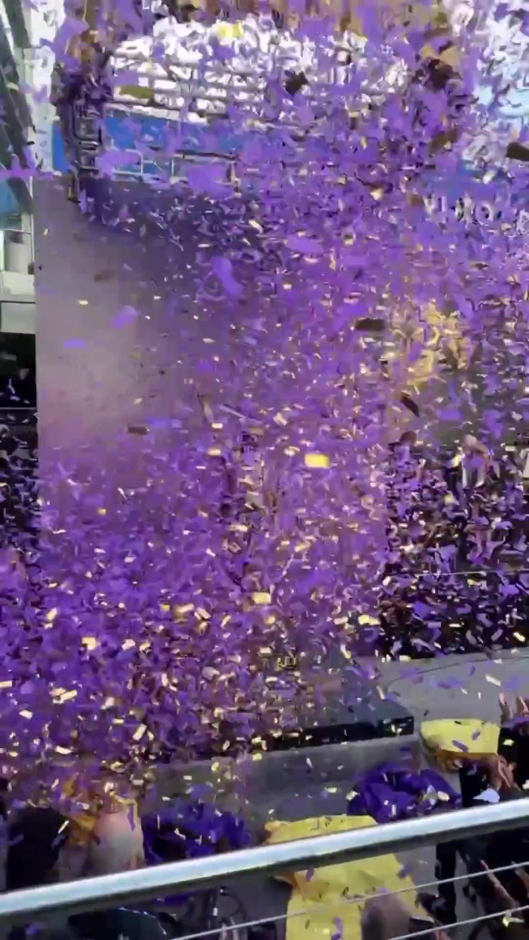 [体育视频]莱利的雕像今日揭幕！这颜值貌似比韦德那个高多了吧？