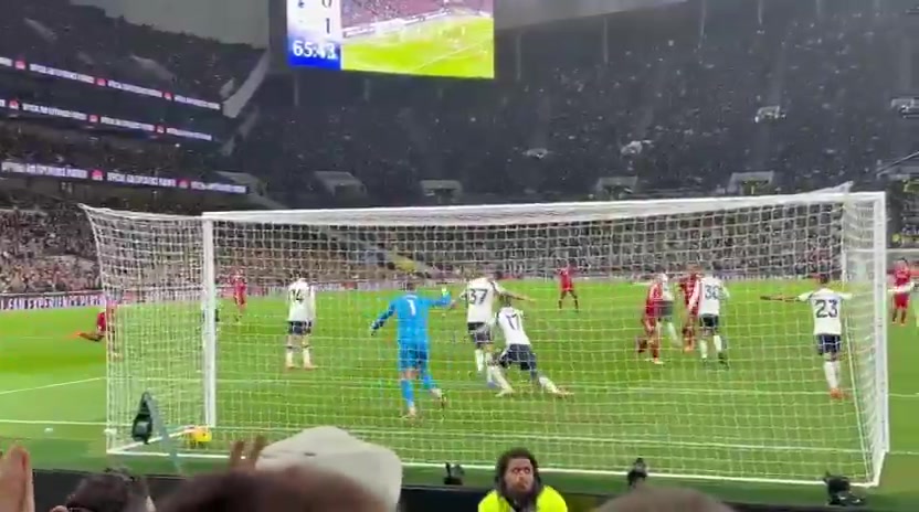 [体育视频]国外热刺球迷：双重标准！此前埃基蒂克推倒罗梅罗进球有效