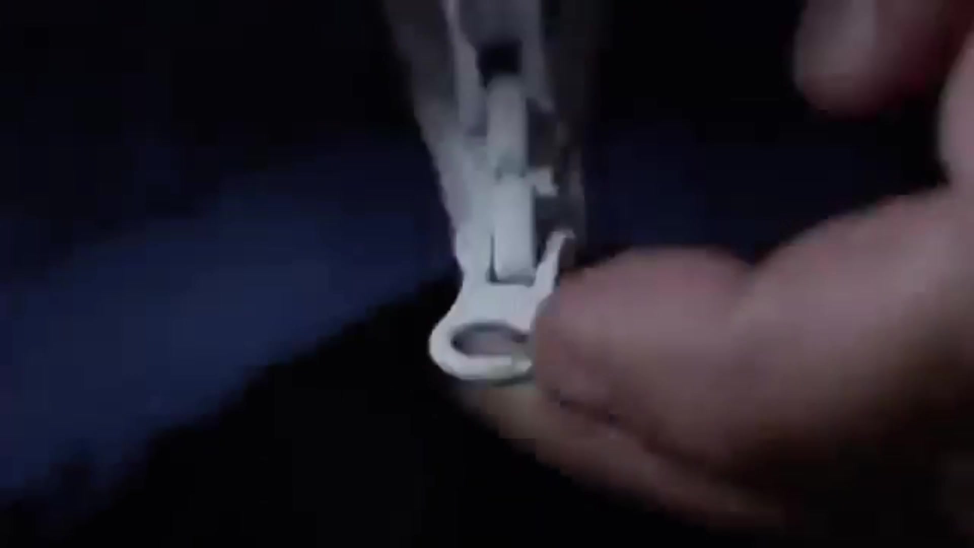 [足球]他们还真的拍了广告！名场面：温格和衣服拉链的故事！