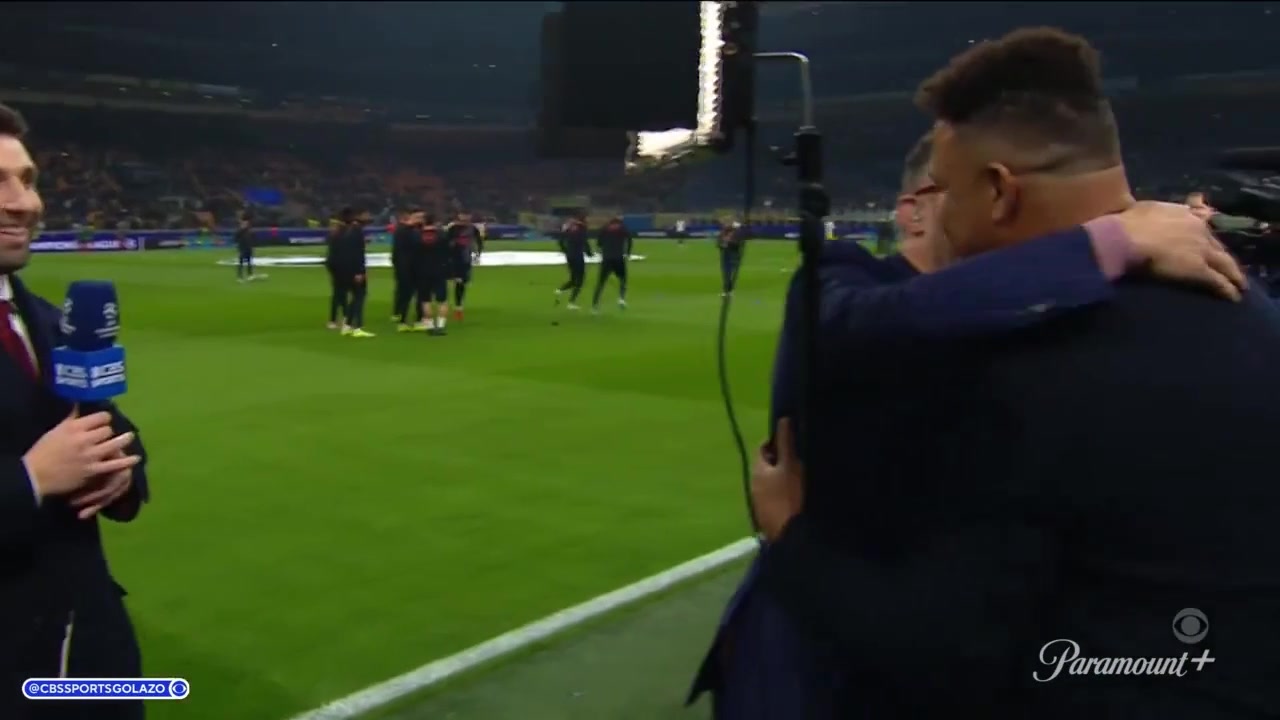 [五洲]老对手相见！皮耶罗和大罗拥抱致敬！