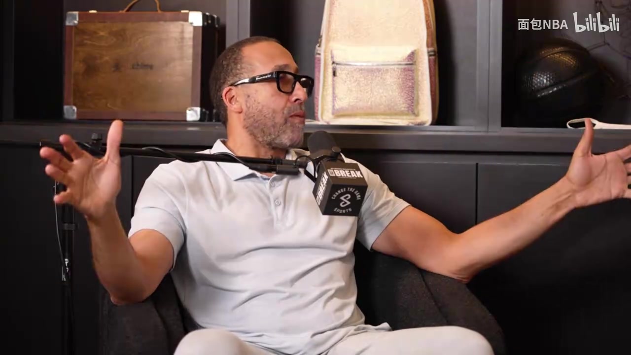 【视频】菲兹戴尔：没人敢惹波什，他骂你你就听着，他做出了太多牺牲！