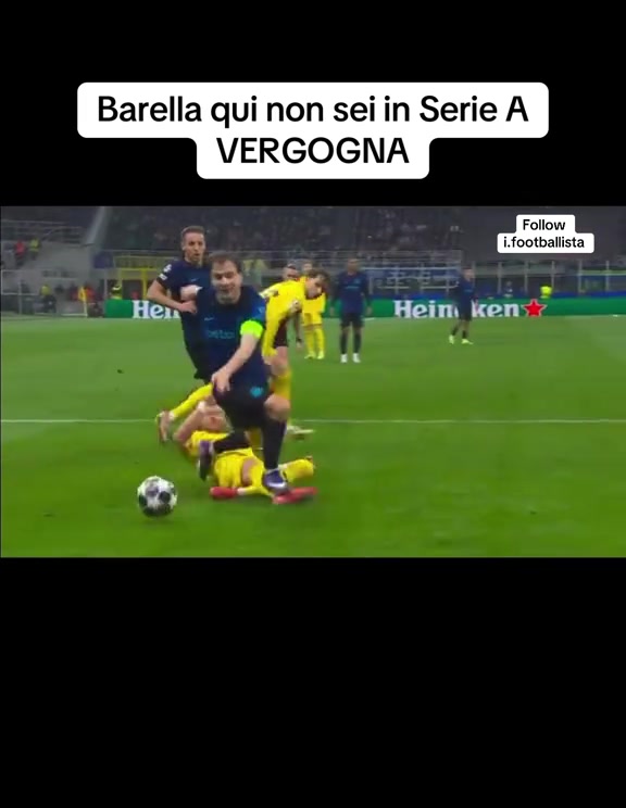 [值得一看]是点球吗？网友：巴雷拉这次禁区内倒地的判罚左右了