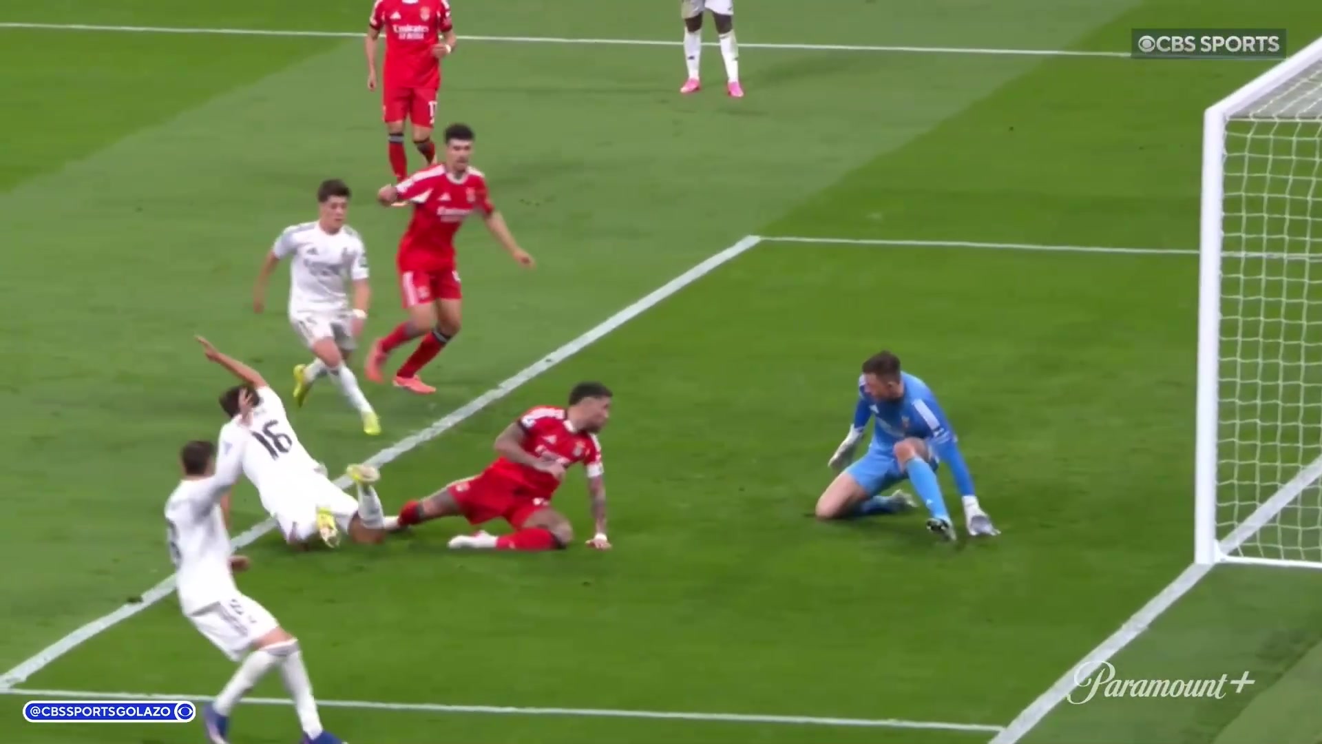 【集锦】欧冠-维尼修斯破门巴尔韦德两助 皇马2-1总比分3-1本菲卡