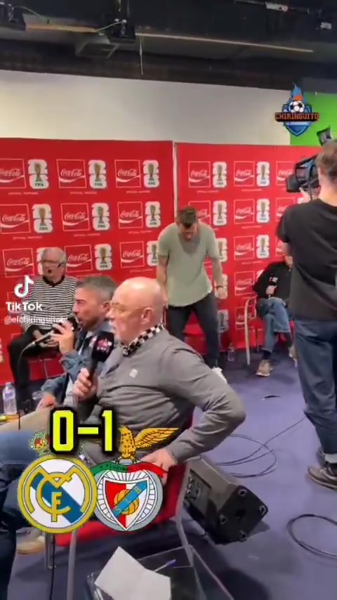 [值得一看]外国网红现场疯狂庆祝本菲卡进球，但他的喜悦只持续