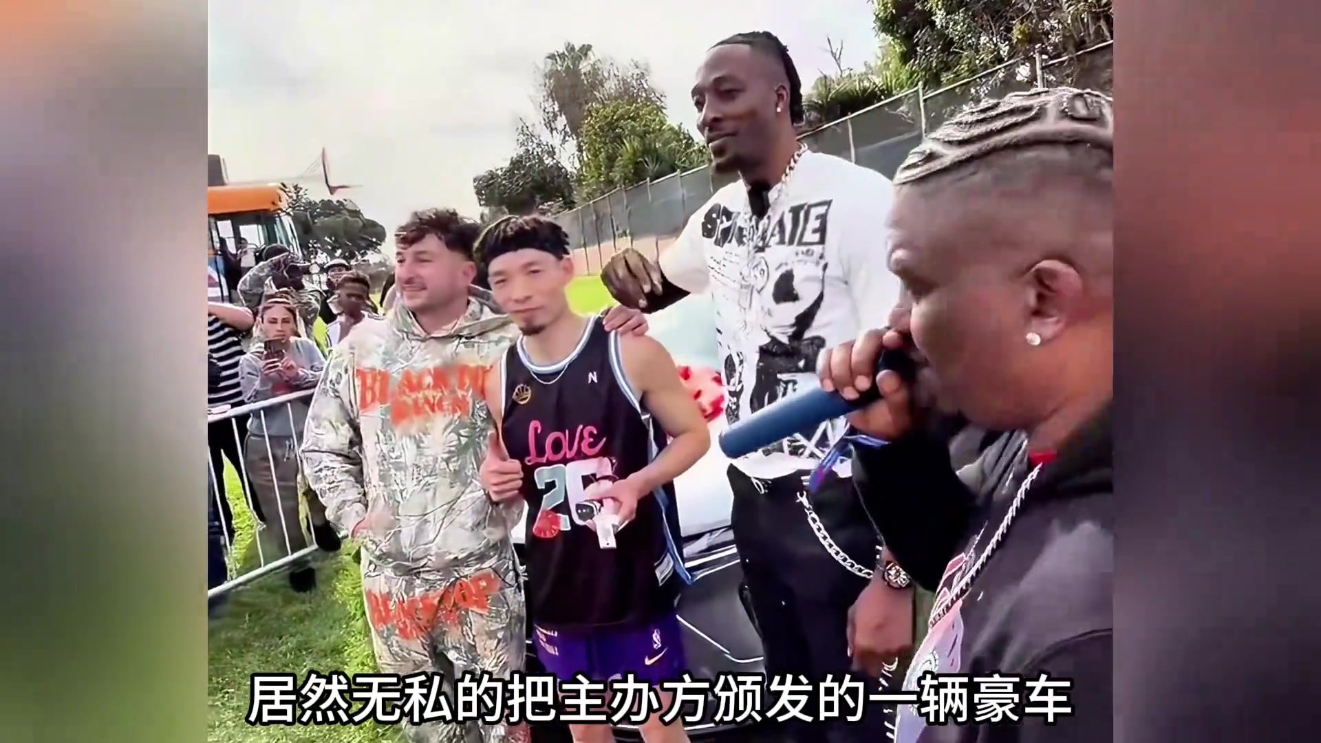 [今日赛事高光]夺冠后把豪车送观众！身披五星红旗庆祝！这样的