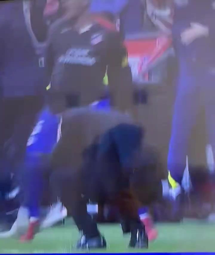 [你怎么看？]好大的胆子！略伦特庆祝时将主教练西蒙尼推倒在地