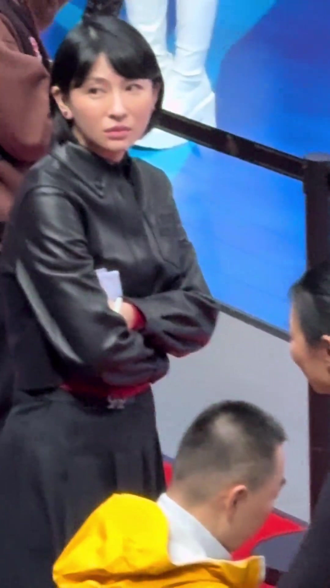 【有道理嘛?】福建浔兴场边永远主角伍总！大家喜欢她的气质嘛？