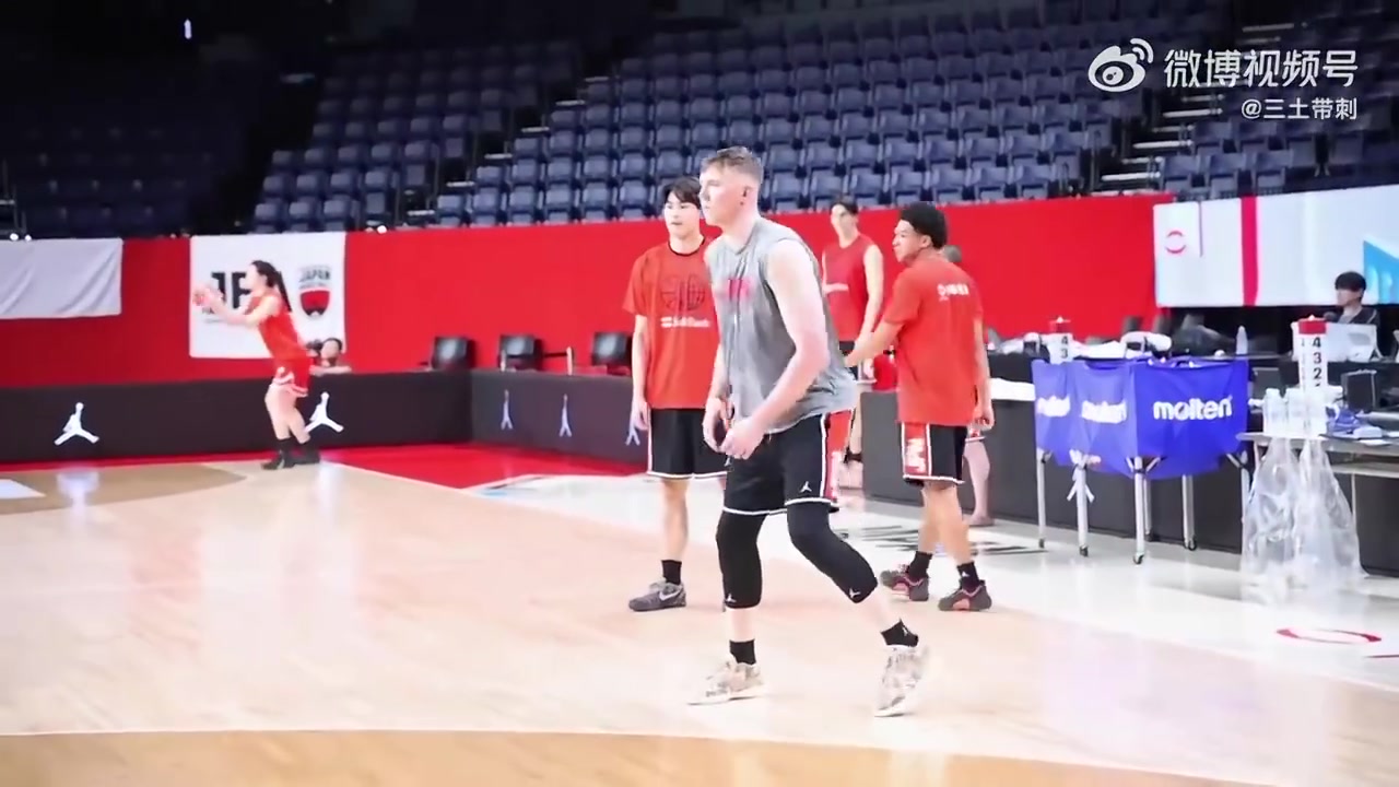 [CBA]外线压力大！日本男篮昨日上午踩场训练画面，主要以投