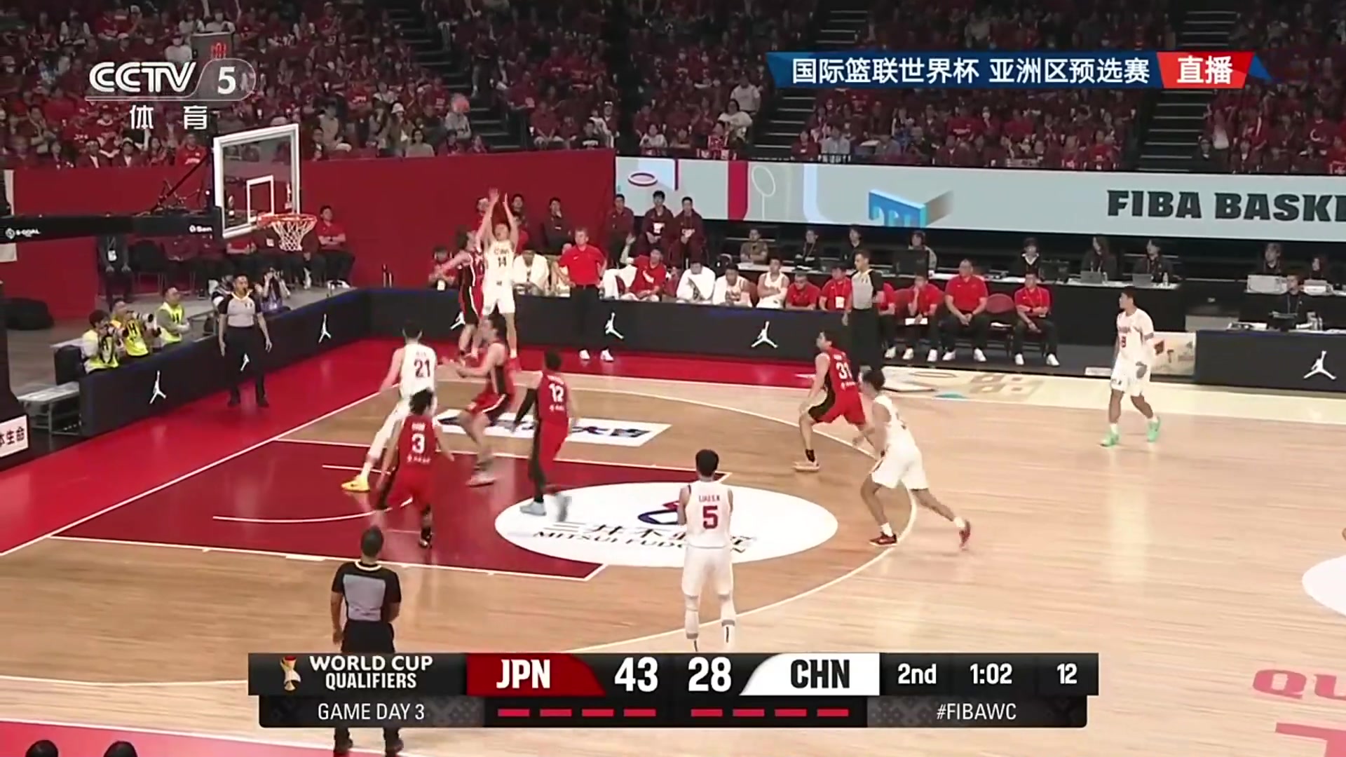 延续火力李弘权无视扑防！底角接球三分飙中！