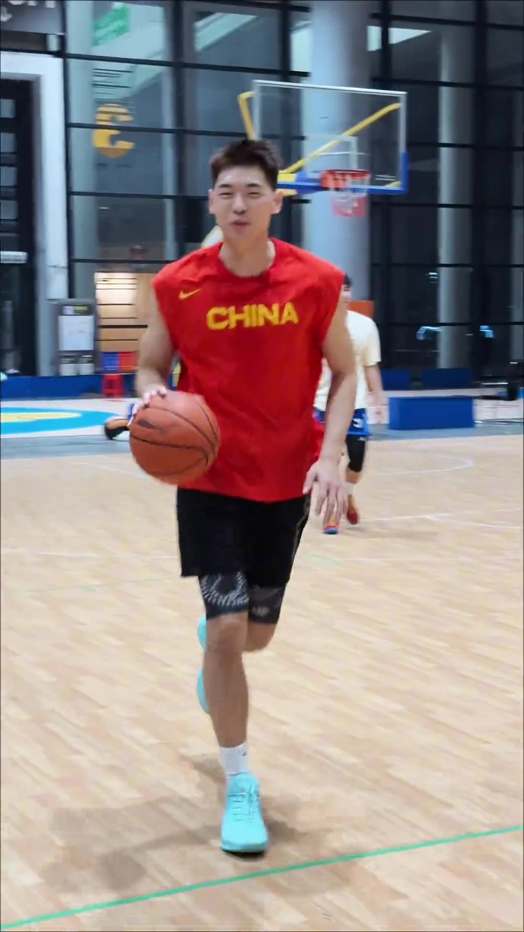 这大叔，不吹牛，打崔永熙跟打儿子似的！