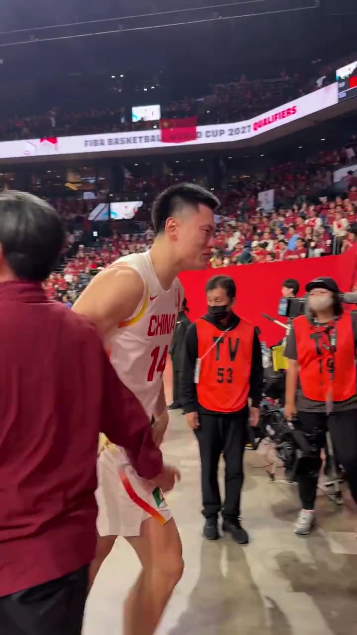 太不容易！中国男篮逆转功臣李弘权赛后激动落泪