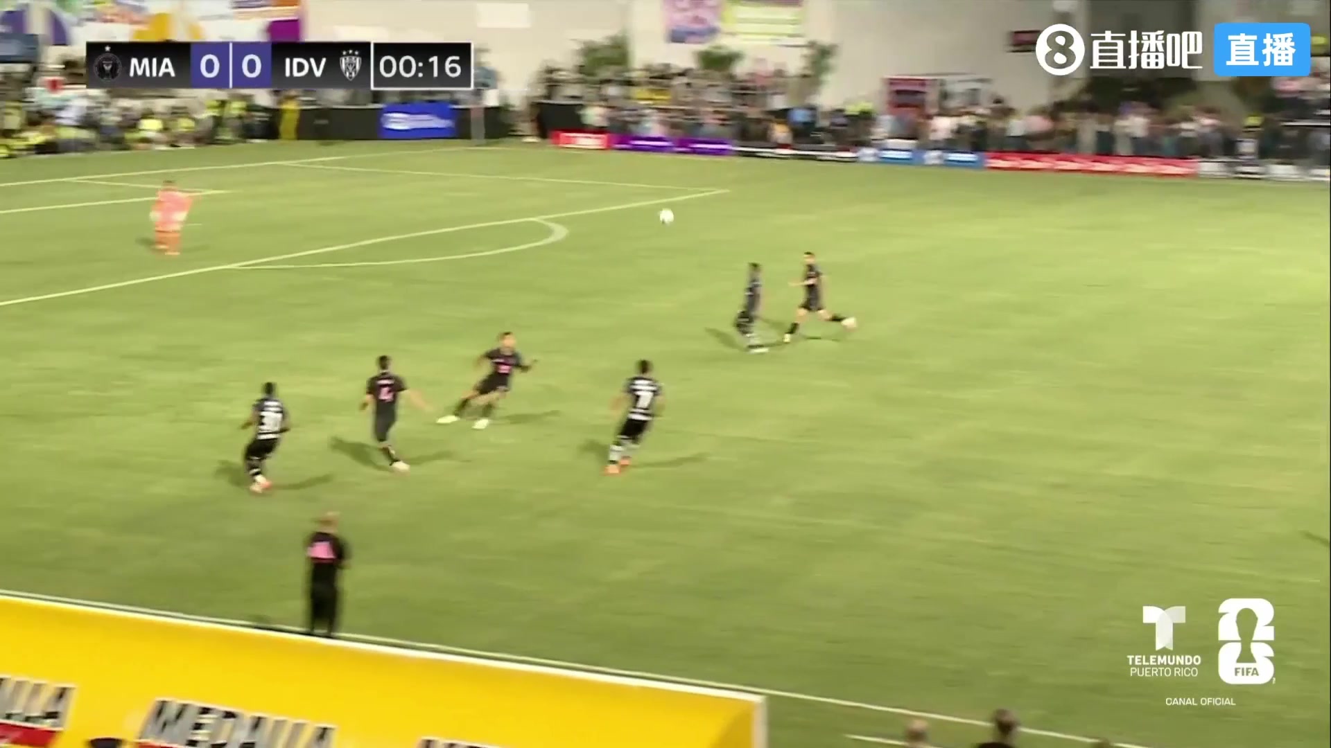 [足球]都分不清谁是谁？迈阿密友谊赛，两队均穿黑色球衣出战