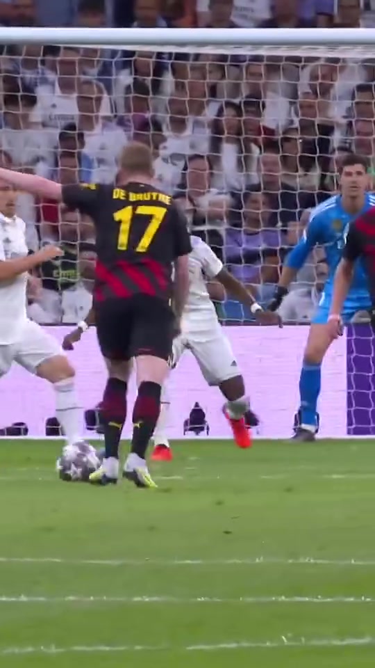 皇马球迷一定对德布劳内这脚射门印象深刻！