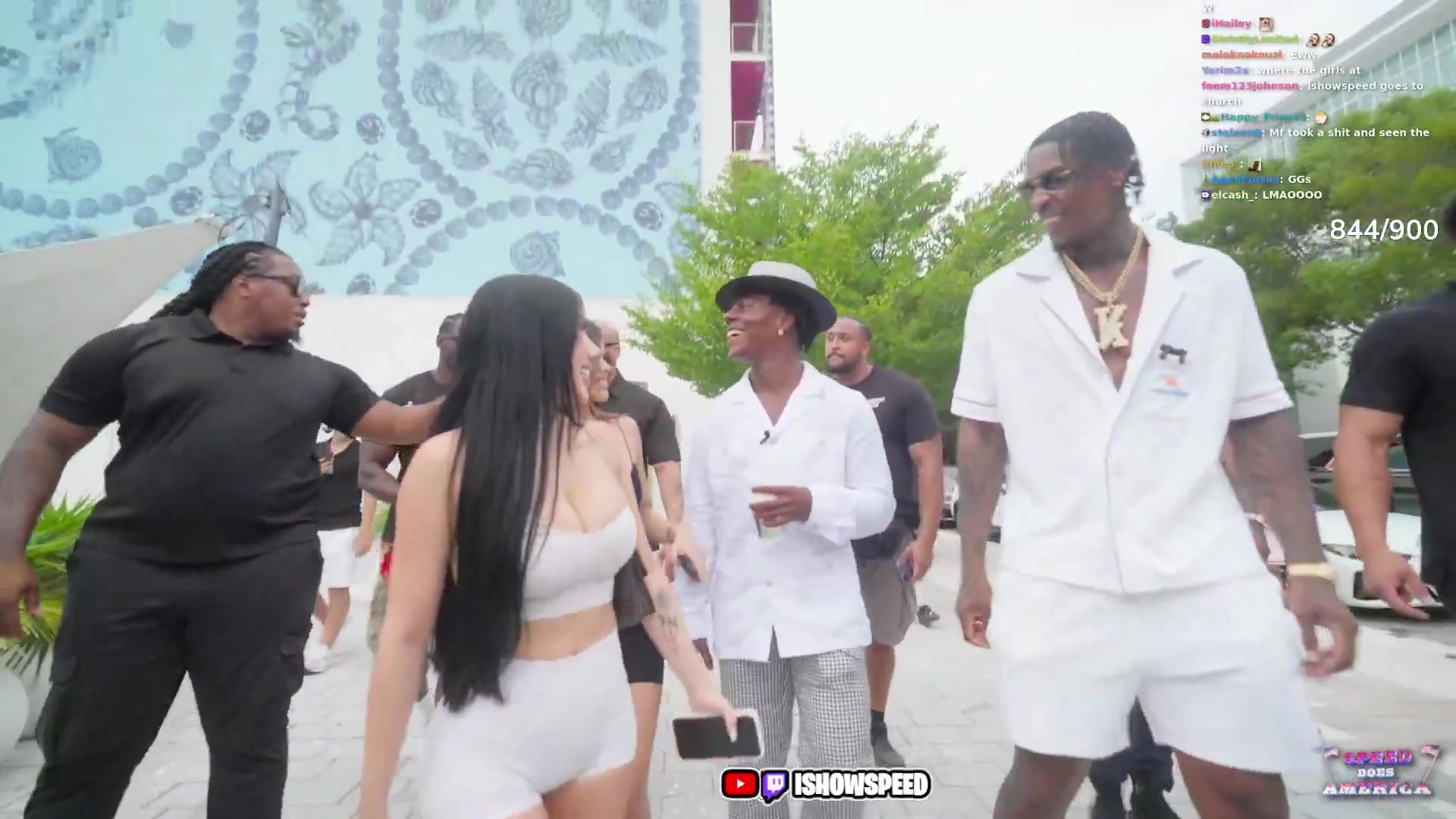 [美女]太暧昧！甲亢哥在街头和辣妹交换联系方式，反应太真实！