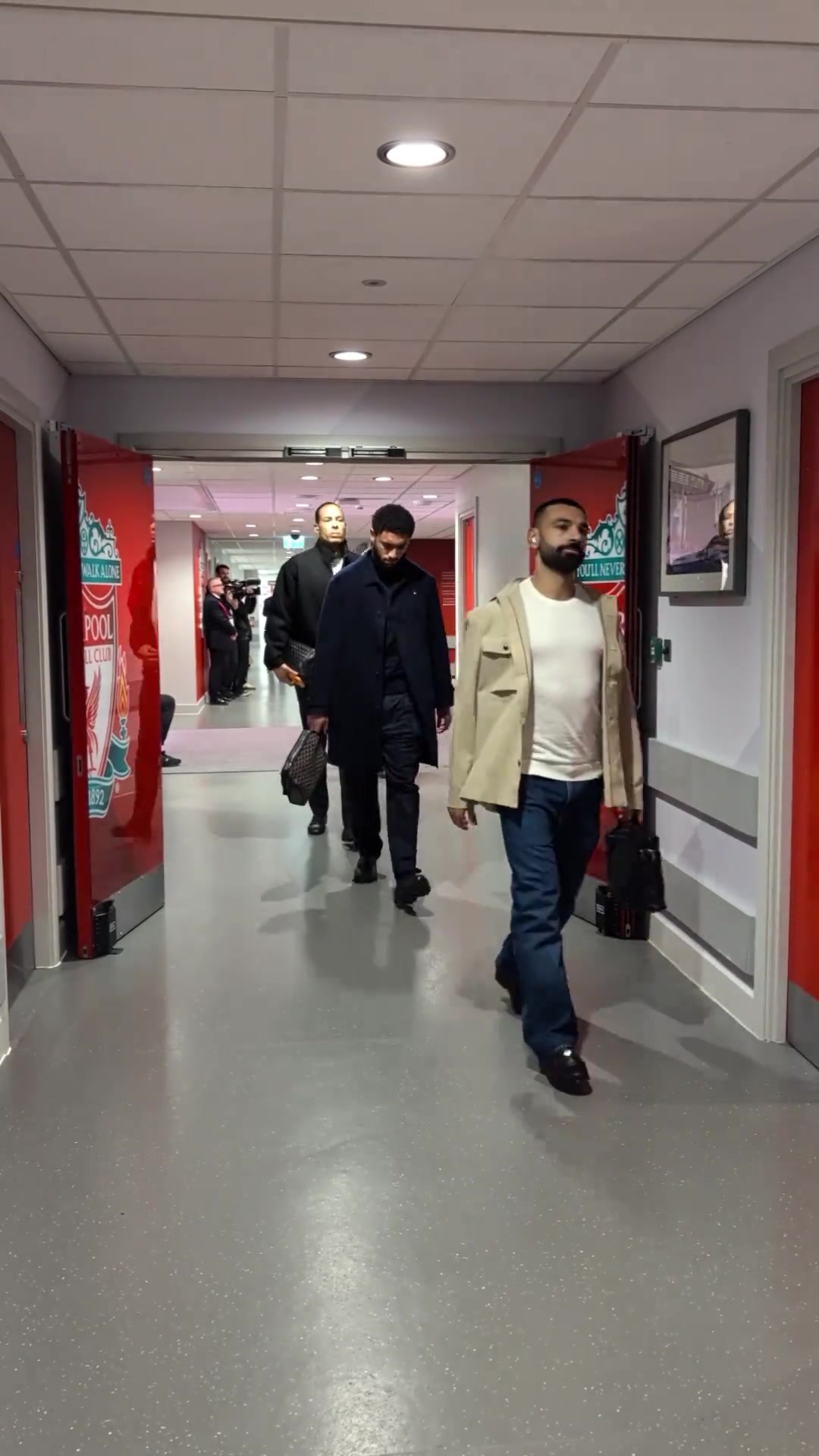 [比赛故事]球员通道➡️化身秀场 压稳气场，帅气压轴登场