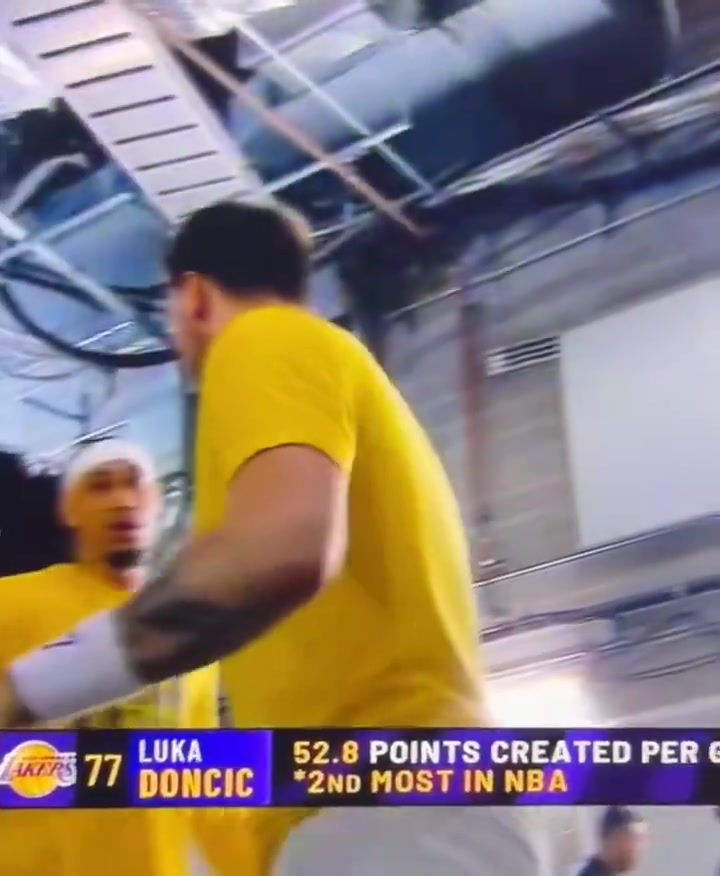 【最新集锦】震惊，球队老大被“欺负”⬇️！里夫斯“推搡”东契