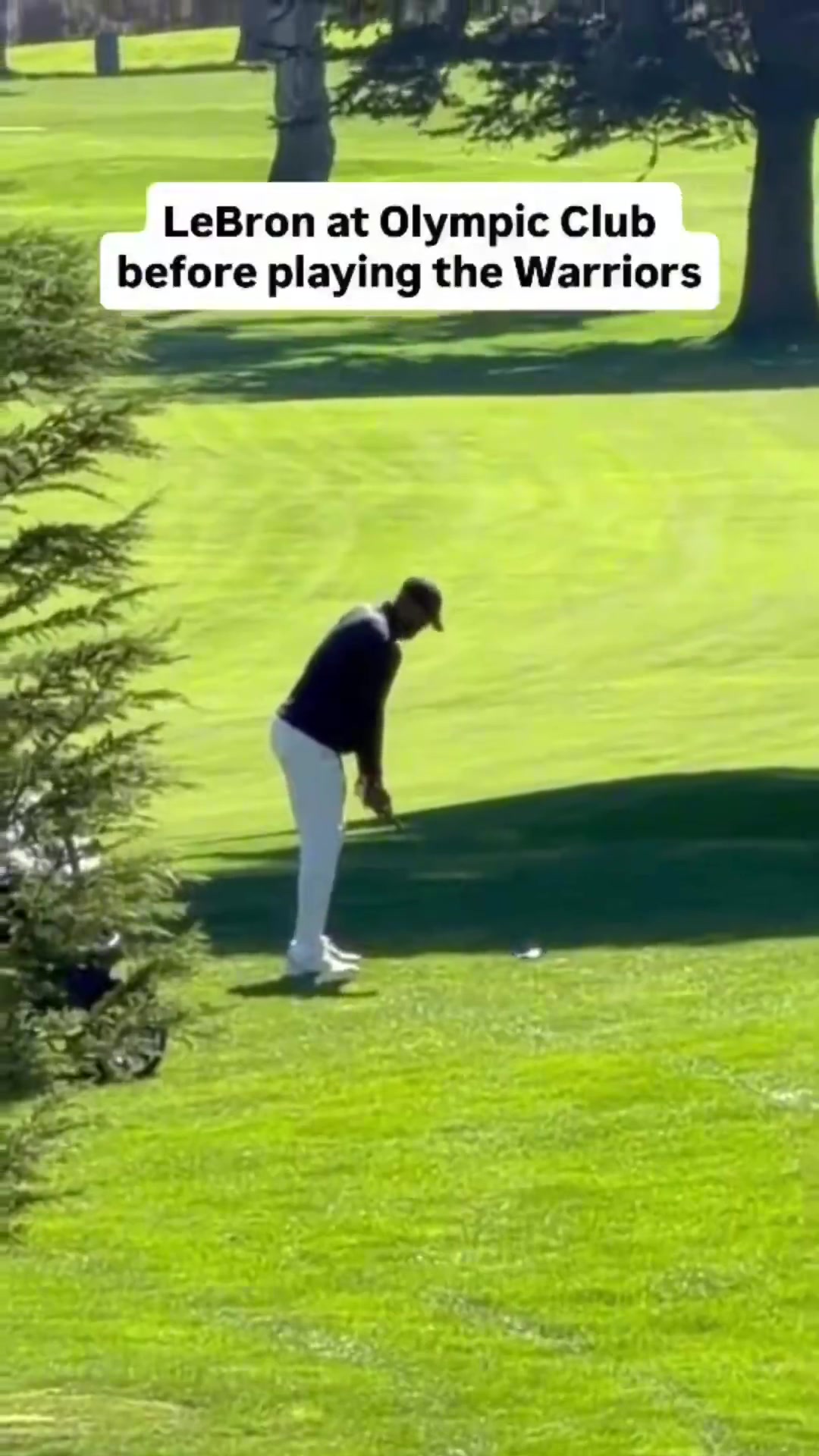 【体育头条】抽空过把瘾！在今日湖勇大战赛前，老詹还跑去打高尔