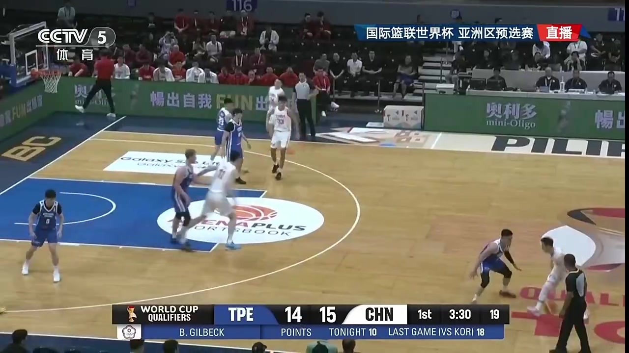 [中国男篮]上来就手感火热啊！赵继伟单挑陈盈骏，撤步三分再进！