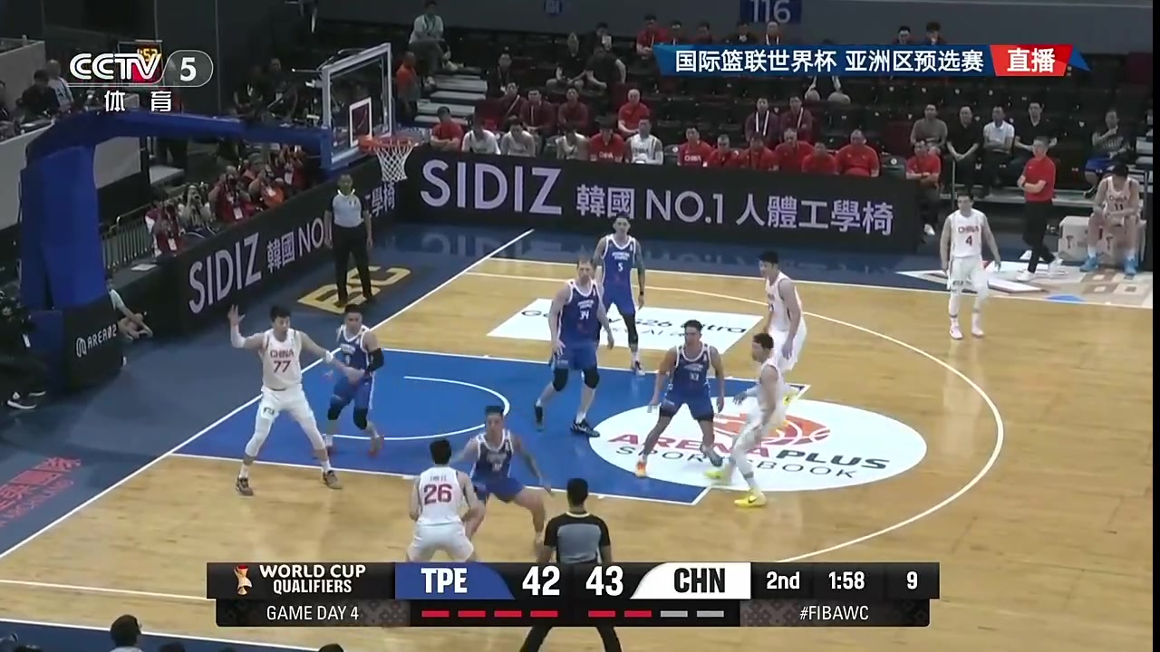 [中国男篮]上一场0分！张镇麟第二节被换上场，上来就命中高难