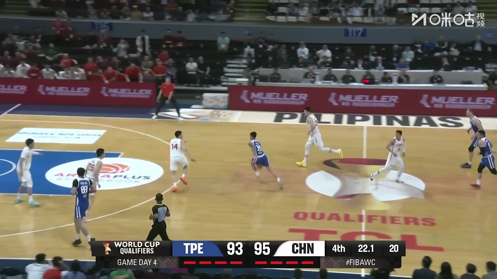 【郭士强】干得太漂亮了！李弘权完成关键防守后，郭士强在其身旁耳语鼓励！