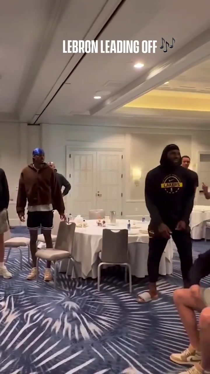 生日快乐东契奇，湖人队为东契奇庆祝生日