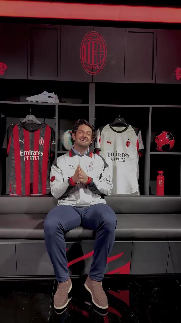 [推荐视频]❤️记忆不会褪色！帕托回归AC米兰更衣室追忆过往！