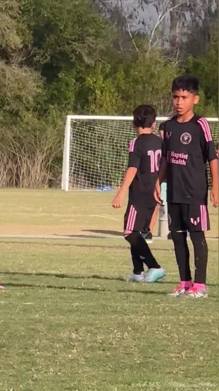 [赛后集锦]梅西儿子和他父亲太像了，他❗扫⬅️视了整个球场，