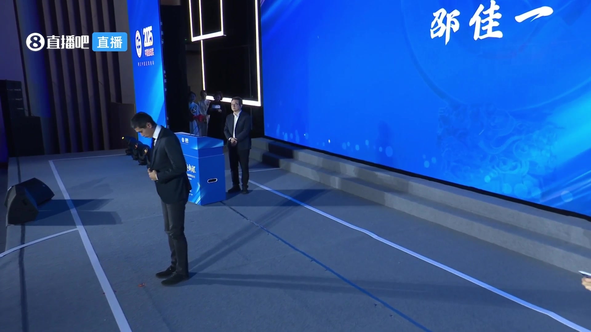 【集锦】45岁邵佳一获2025年中国金帅奖，击败常卫魏和李金