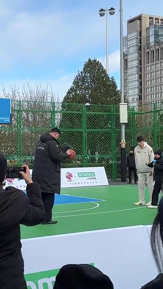 【视频/集锦】中国篮球的传承！此前姚明参加活动，助攻杨瀚森扣篮