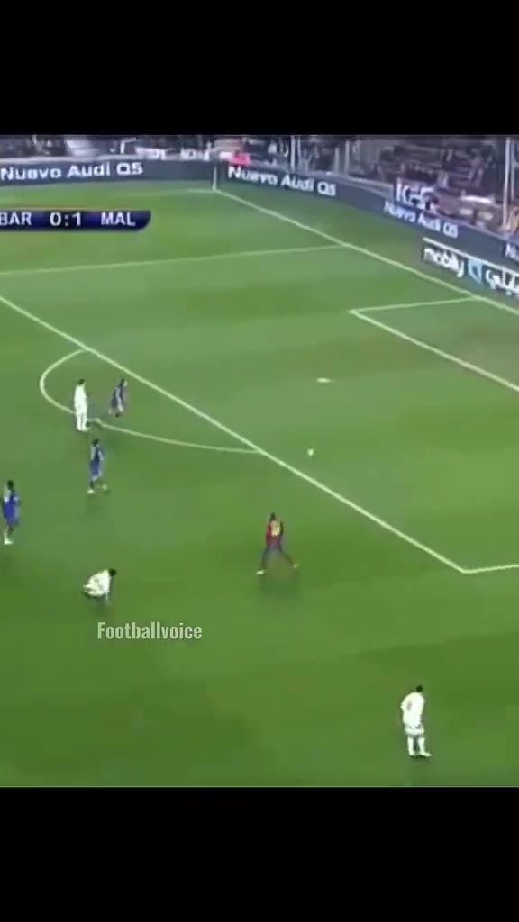 【体育视频】万般都是命！名场面：梅西和马拉多纳场边看斯卡洛尼踢球！