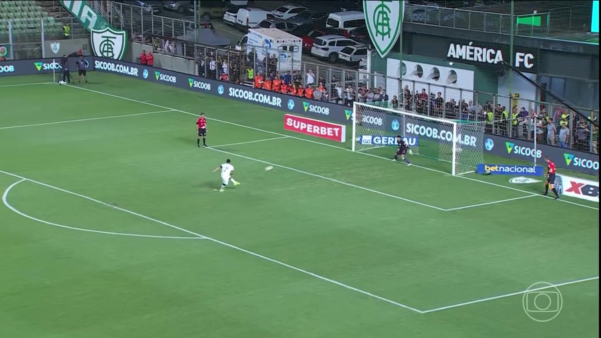 [体育视频]这就叫核心力量！胡尔克点球暴力破网，这球速换谁来